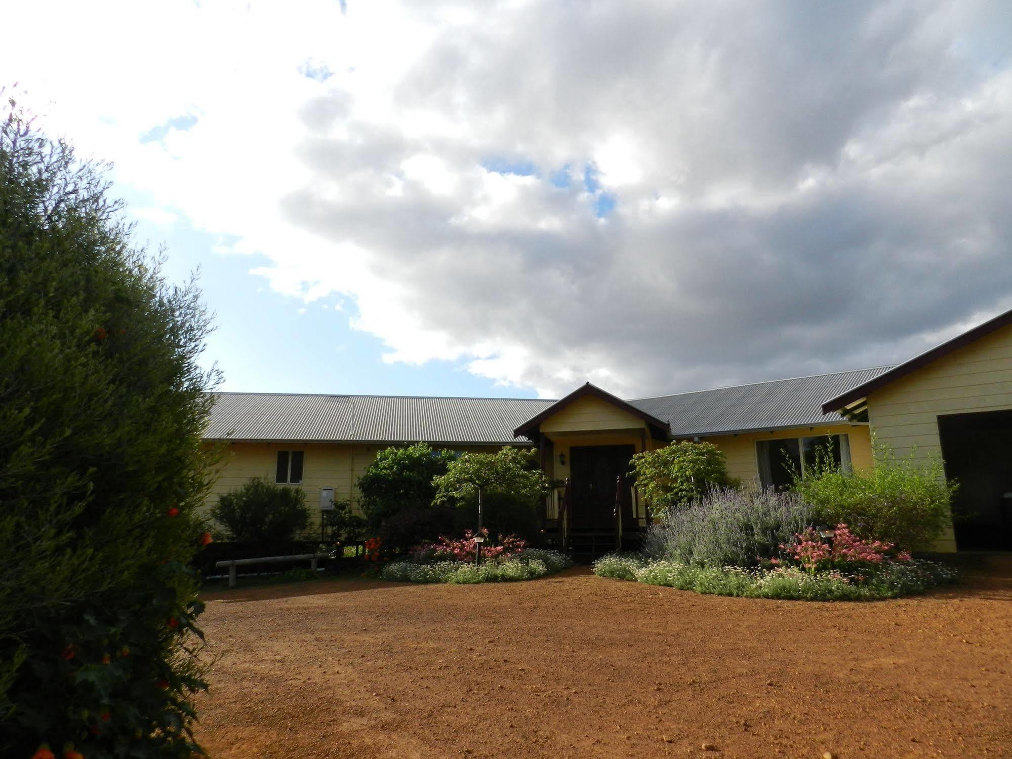 Shambhala Guesthouse Kangaroo Gully Экстерьер фото
